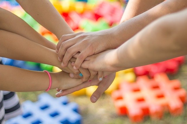 Team building za izboljšanje timskega duha v podjetju